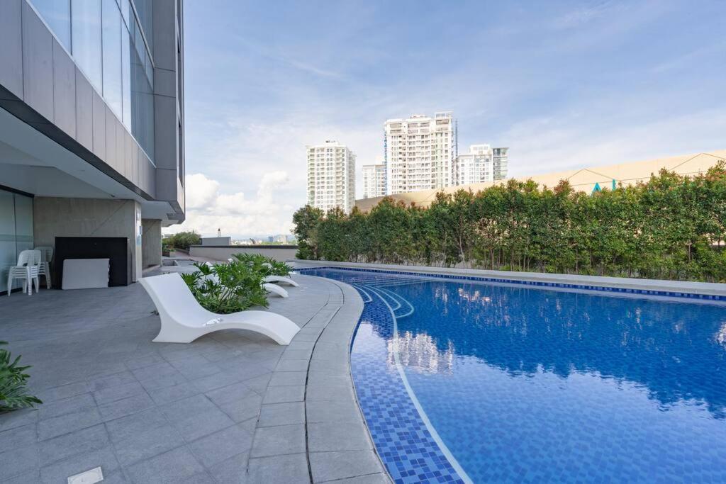 Glamorous Luxury 2 Bedroom Apartment In Aeon Towers I Panoramic Views I Free Wi-Fi, Gym And Pool I By Bleuspace Davao Exterior photo